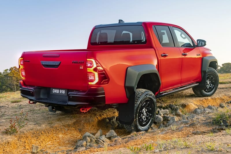 Toyota Hilux Revo 2.8 Diesel Hybrid มาแน่ต้นปีหน้า 2024 ! พร้อมกระบะ