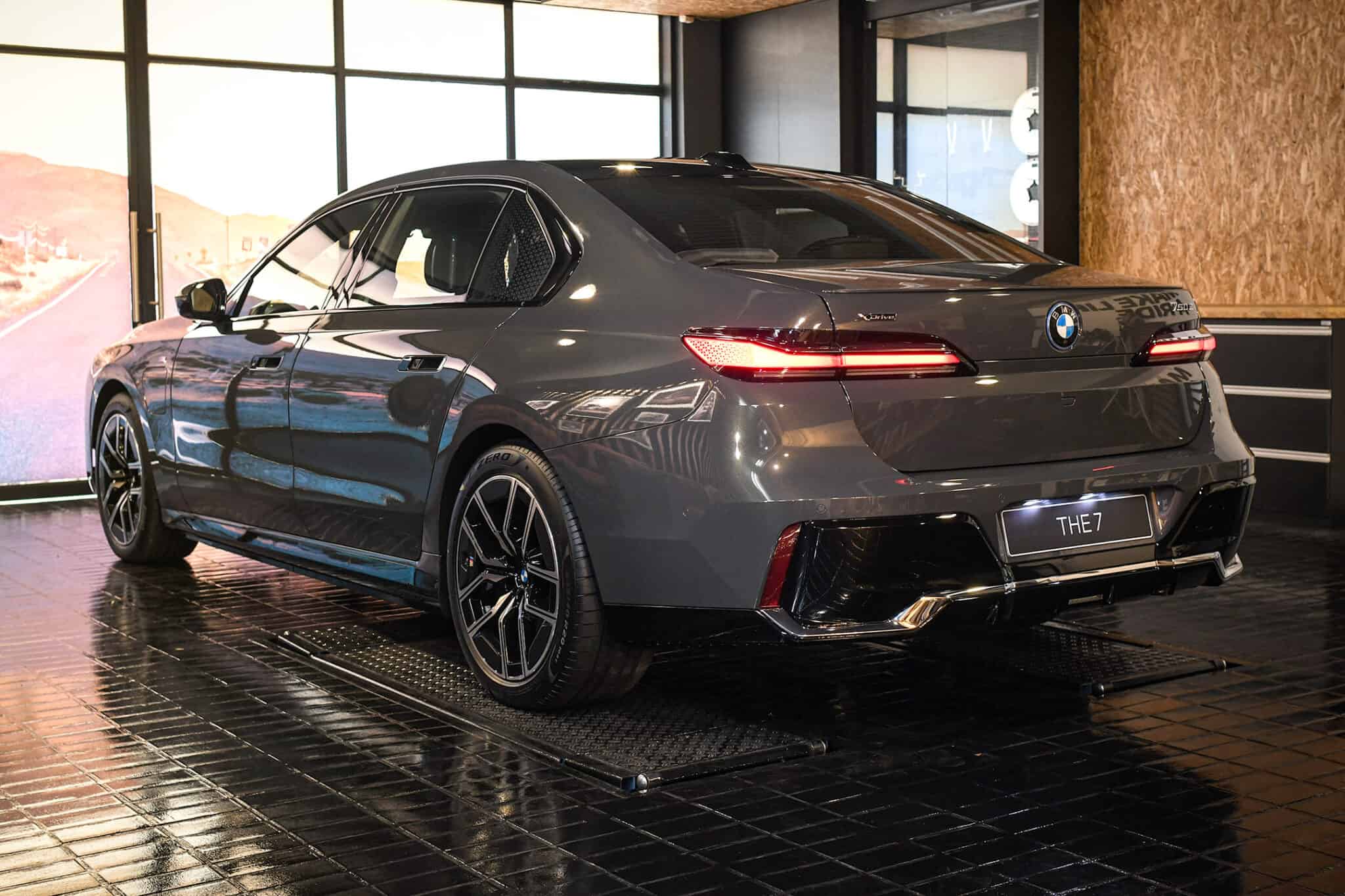 ราคาอย่างเป็นทางการ BMW 750e xDrive (G70) : 6,999,000 บาท (ประกอบไทย ...