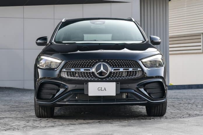 ราคาอย่างเป็นทางการ Mercedes Benz Gla 200 Facelift 2580000 บาท ประกอบไทย หลังคากระจก 5848