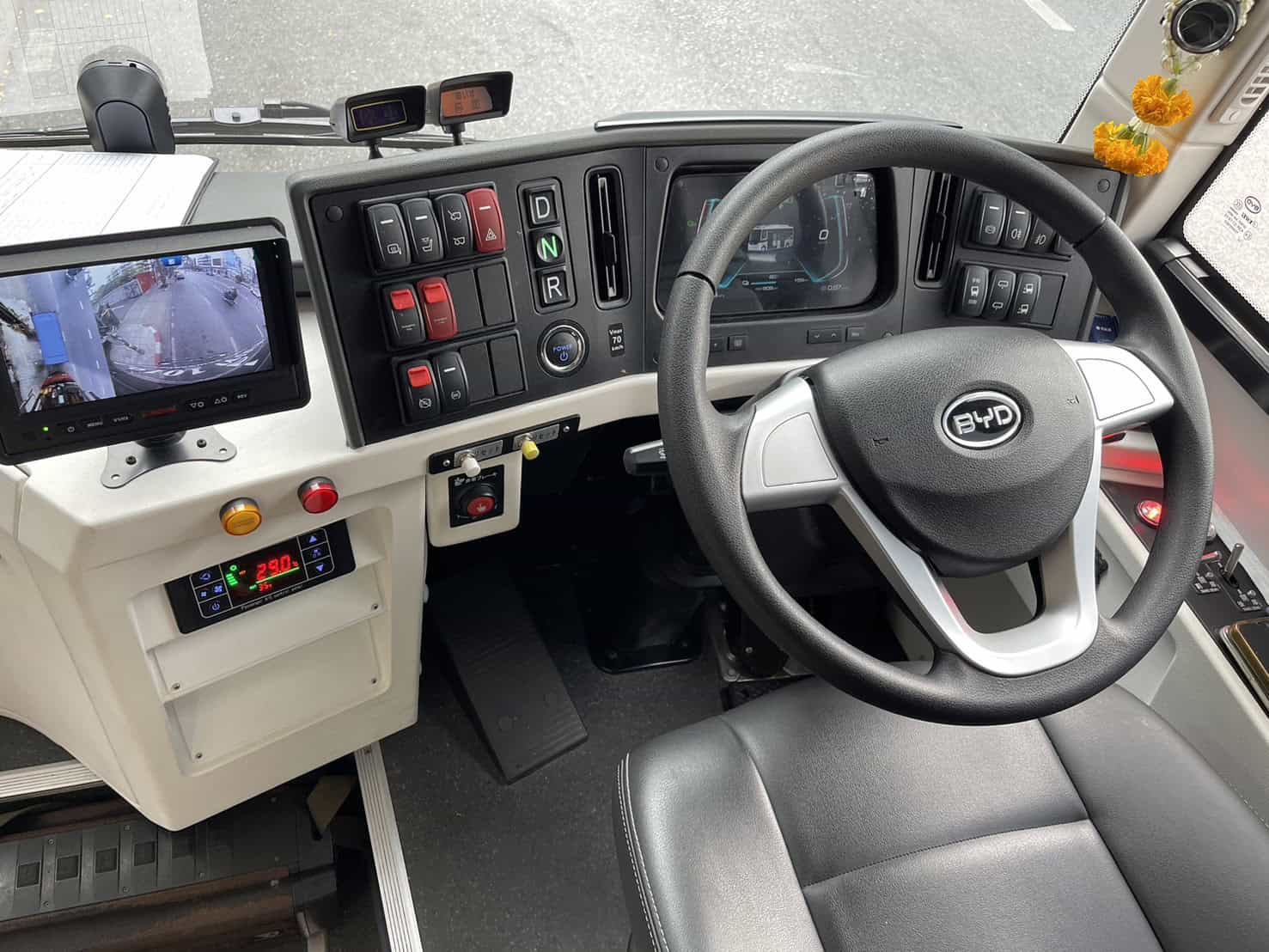 BYD B70