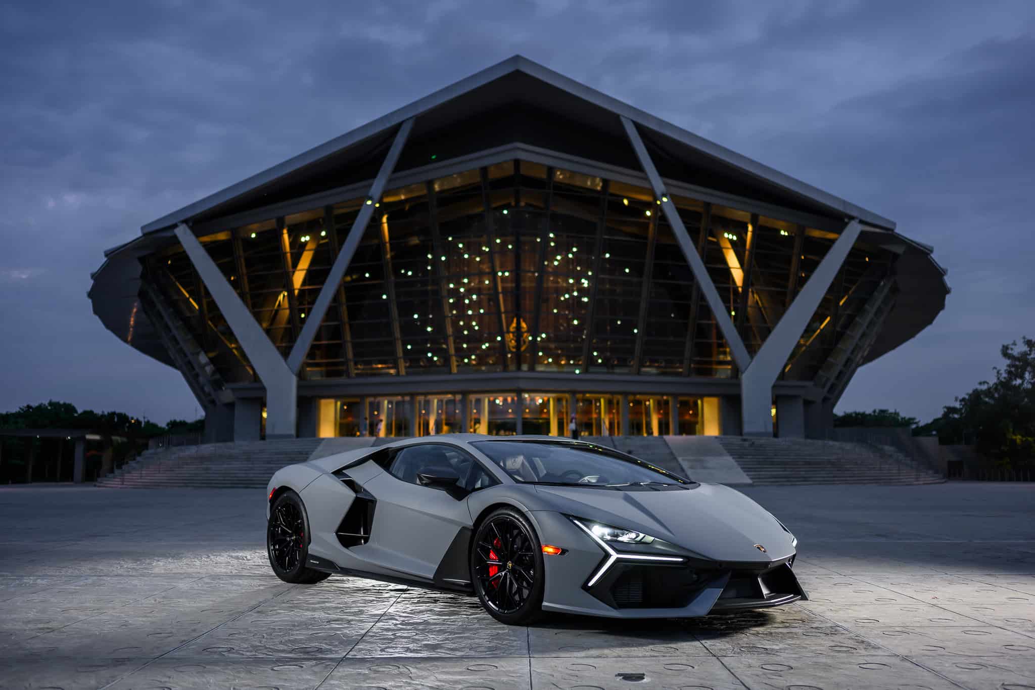 Lamborghini Revuelto