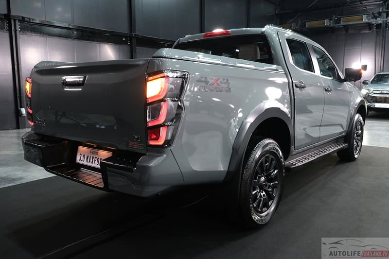 D-Max V-Cross