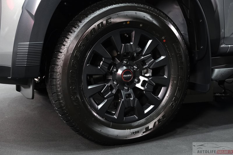 D-Max V-Cross