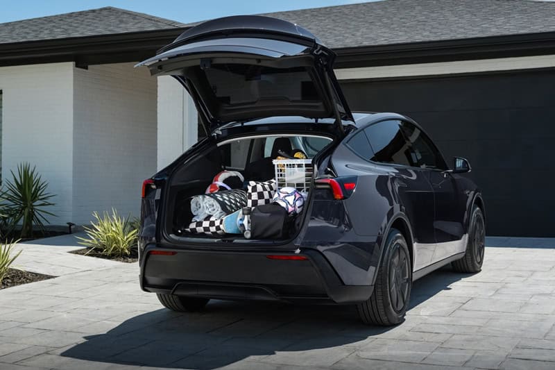 TESLA Model Y Standard