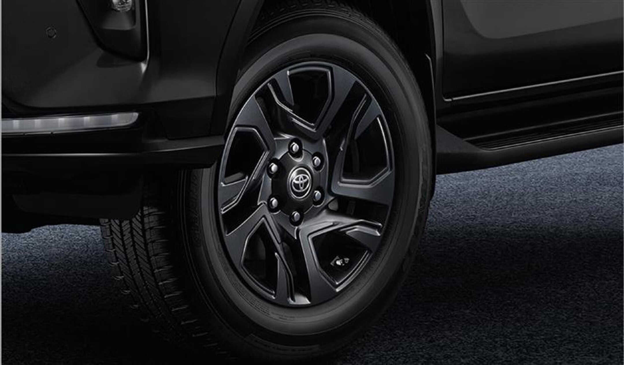 Toyota Fortuner Leader G Plus