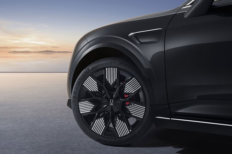 AVATR 11 Royal Edition