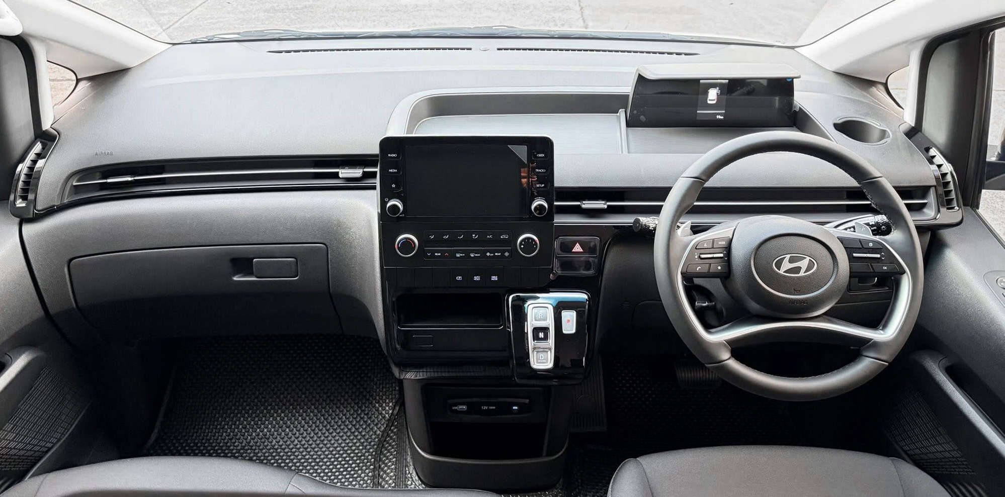 Hyundai Staria ESSENCE