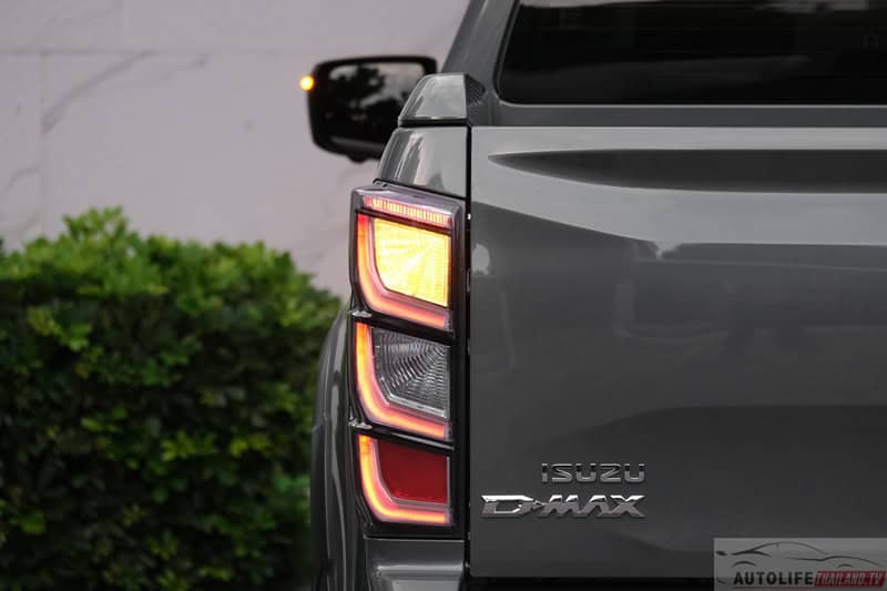 D-Max V-Cross