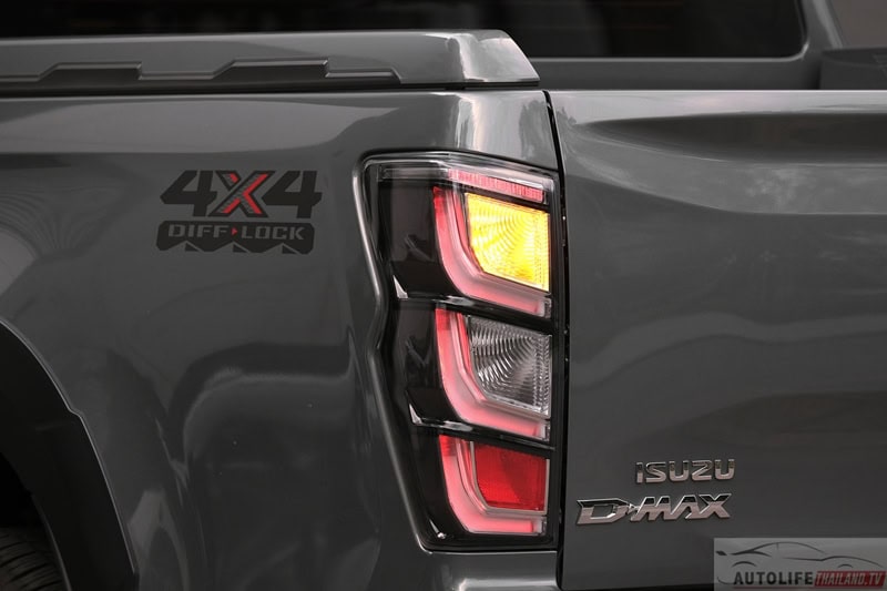D-Max V-Cross