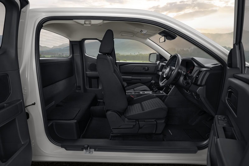 Mitsubishi Triton Street