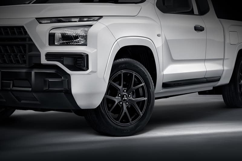 Mitsubishi Triton Street