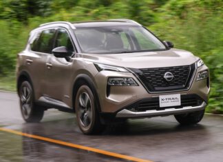 ภาพรถคันจริง Nissan X-Trail e-POWER e-4ORCE 4WD : 1,699,000 บาท (นำเข้า CBU ญี่ปุ่น) Nissan X-Trail