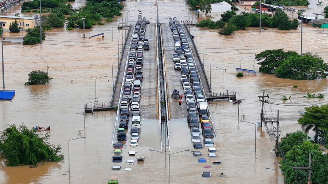 น้ำท่วมรถยนต์