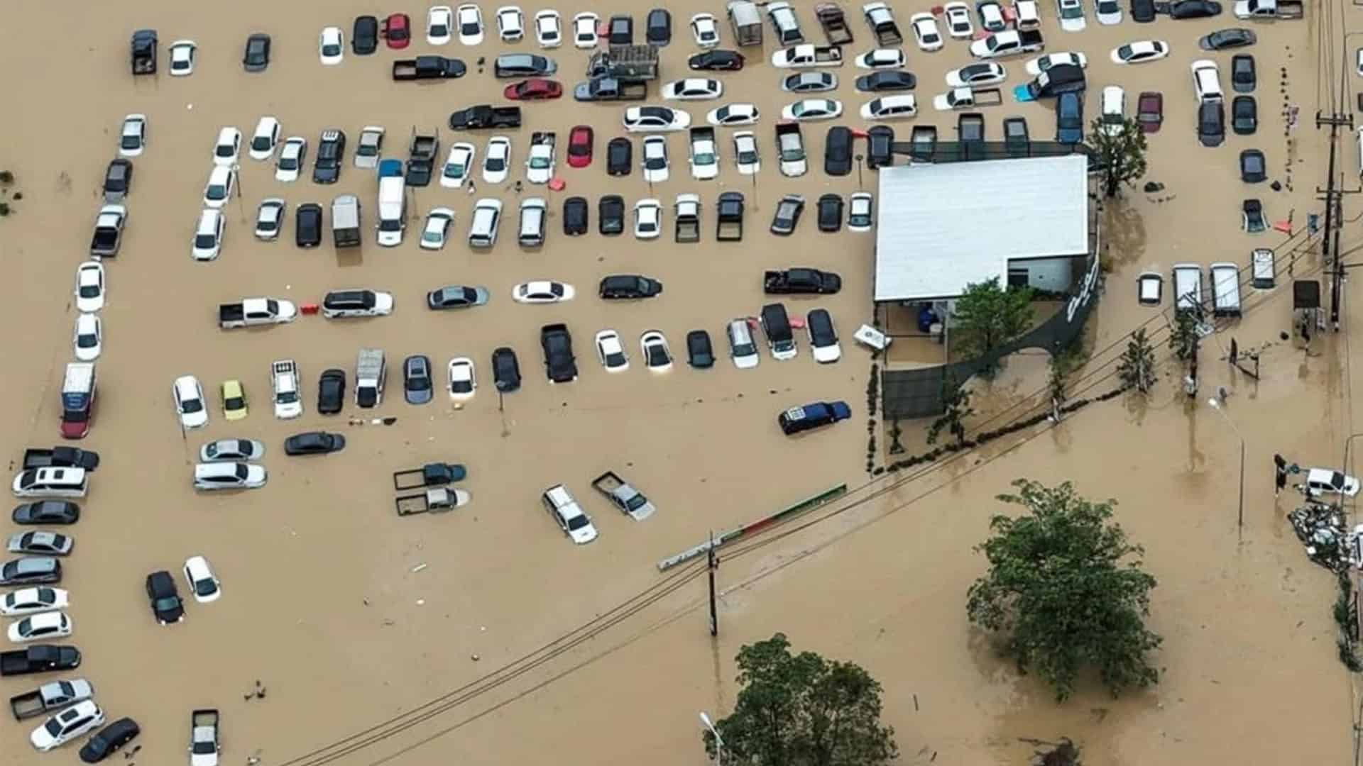 น้ำท่วมรถยนต์