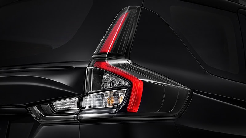 XL7 Hybrid Black Edition