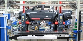 Toyota เปิดโรงงาน ‘โตโยต้า บ้านโพธิ์’ โชว์ไลน์ประกอบรถกระบะไฟฟ้า Toyota