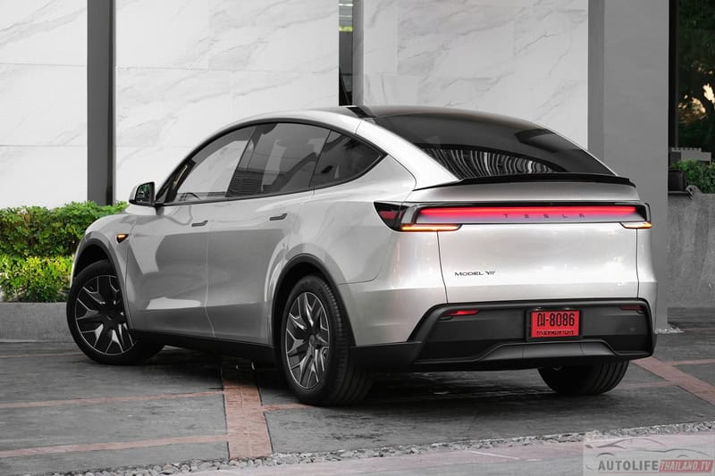 TESLA Model Y L
