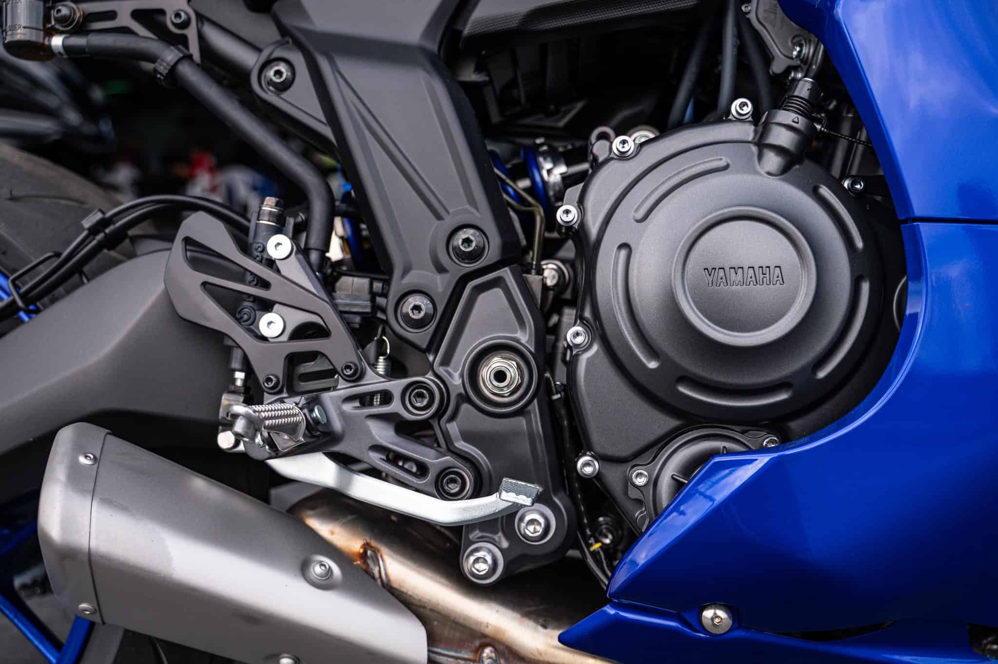 YAMAHA R7