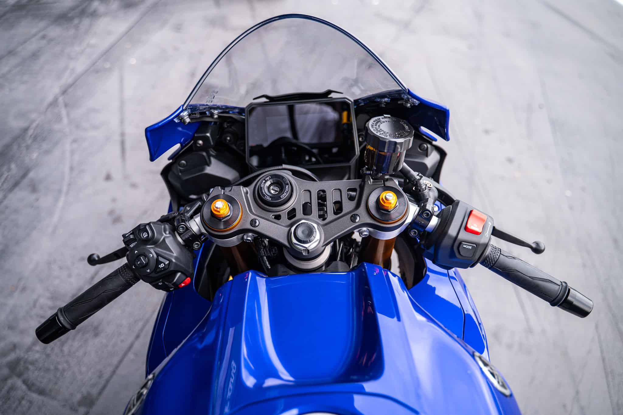 YAMAHA R7