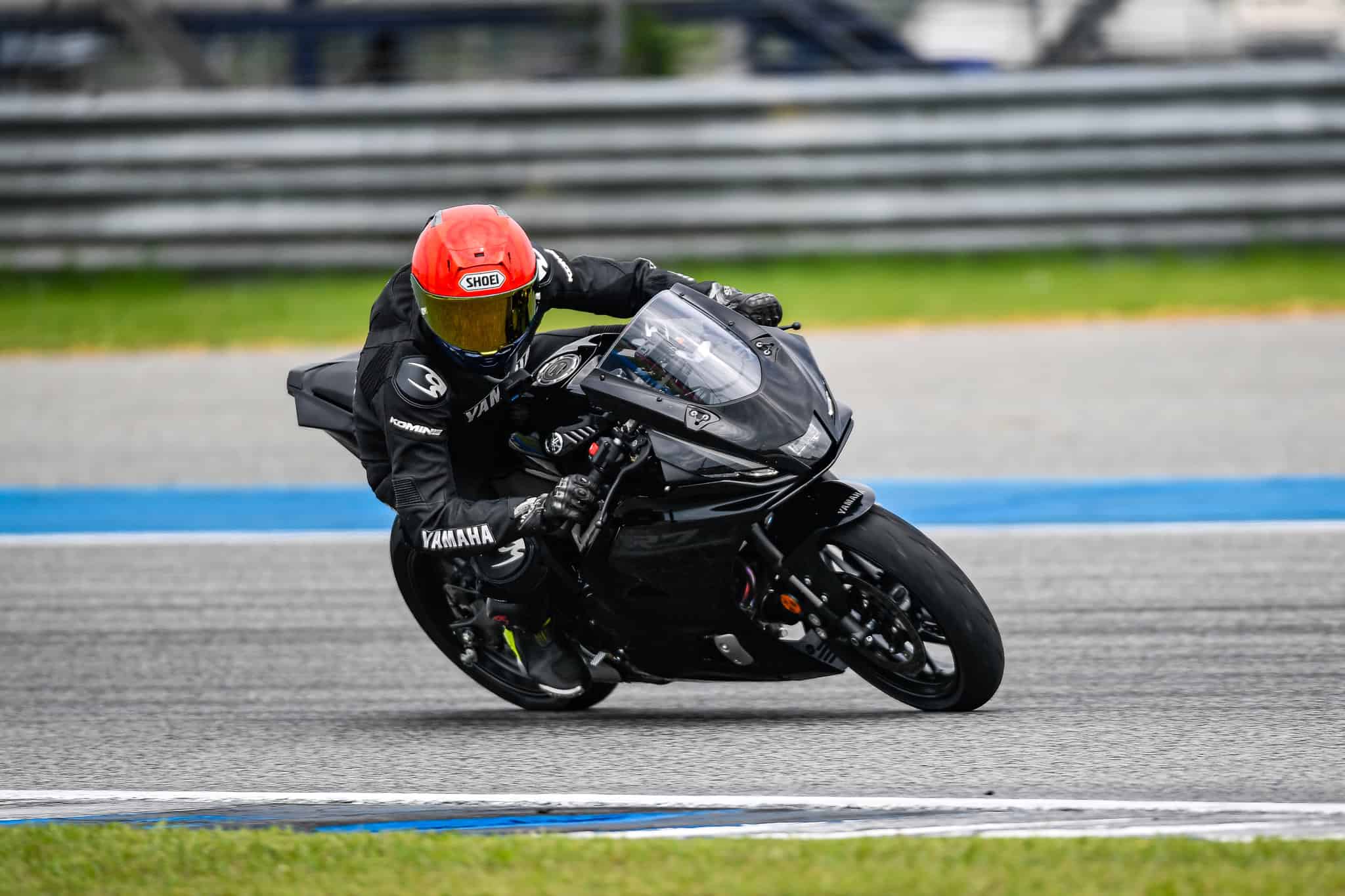 YAMAHA R7