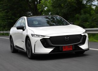 ภาพรถคันจริง ครบทุกสี Mazda6e รถไฟฟ้า100% ราคาอย่างเป็นทางการ : 1,169,000 – 1,199,000 บาท (นำเข้า CBU จีน) | แบต 77.9 kWh วิ่งระยะ 654 km.