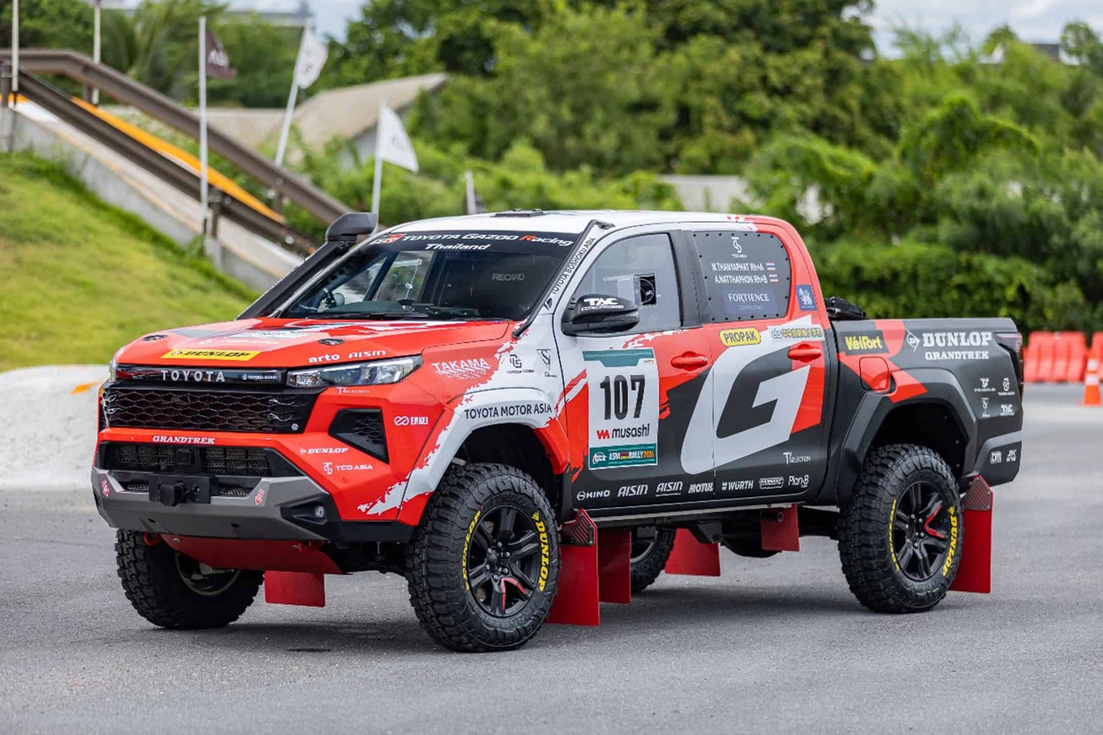 Toyota Hilux TRAVO AXCR