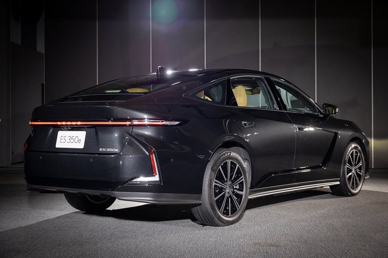 Lexus ES