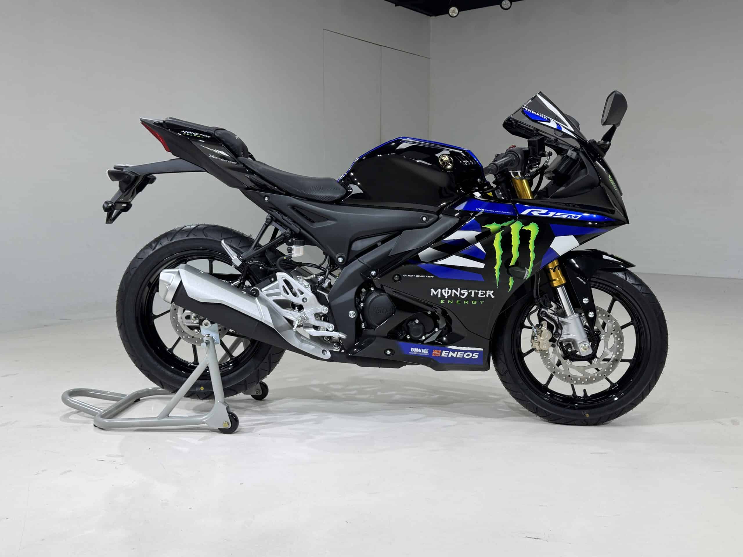 YAMAHA R15M