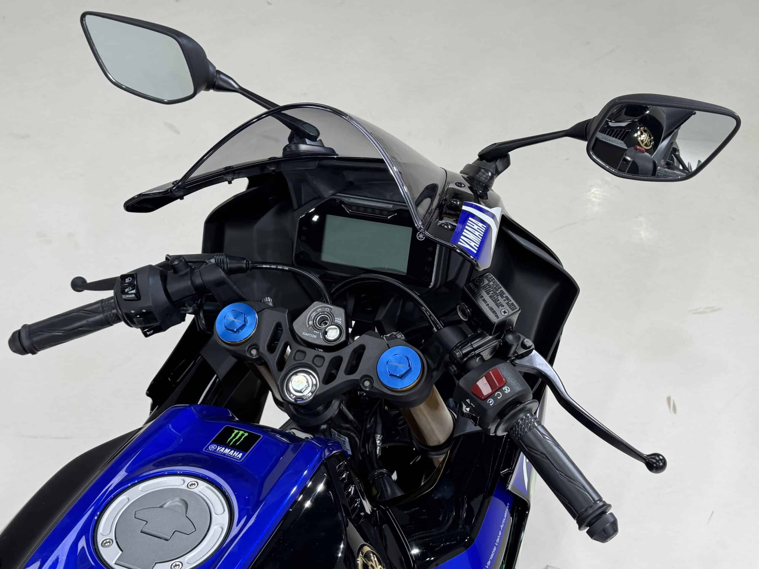 YAMAHA R15M