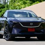 พาไปชมภาพรถคันจริง Mazda CX-6e รถไฟฟ้า100% ราคาอย่างเป็นทางการ : 1,259,000 – 1,299,000 บาท (นำเข้า CBU จีน) Mazda CX-6e