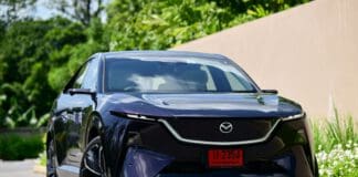 พาไปชมภาพรถคันจริง Mazda CX-6e รถไฟฟ้า100% ราคาอย่างเป็นทางการ : 1,259,000 – 1,299,000 บาท (นำเข้า CBU จีน) Mazda CX-6e