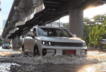 GEELY RIDDARA ECON L ส่งความเหลือสู่ผู้ประสบอุทกภัยในพื้นที่คลองจั่น GEELY RIDDARA ECON L